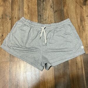 EUC Vuori Halo Performance Shorts - XL - Pale Grey Heather